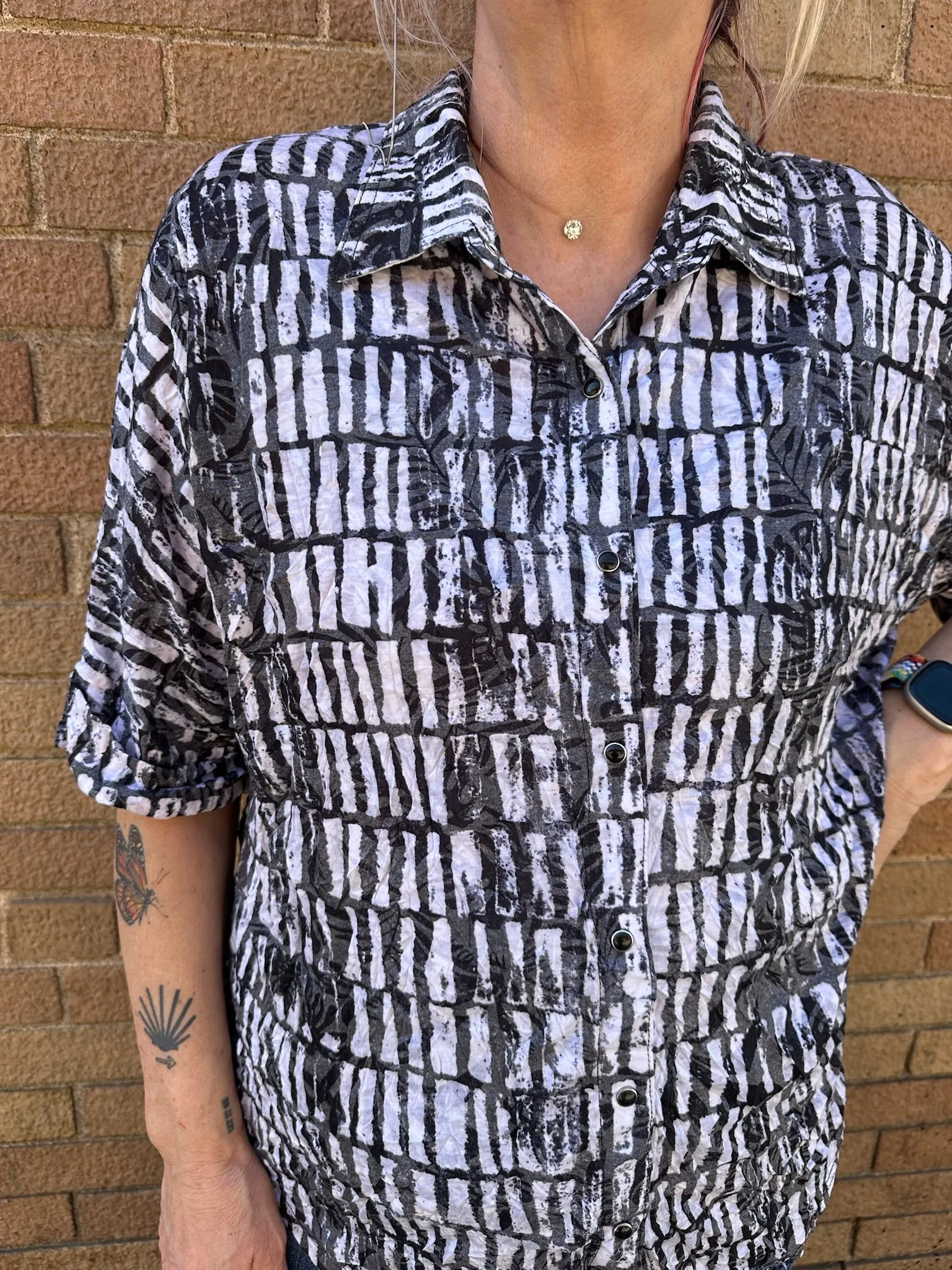 BLACK MIXED PRINT CRINKLE TOP