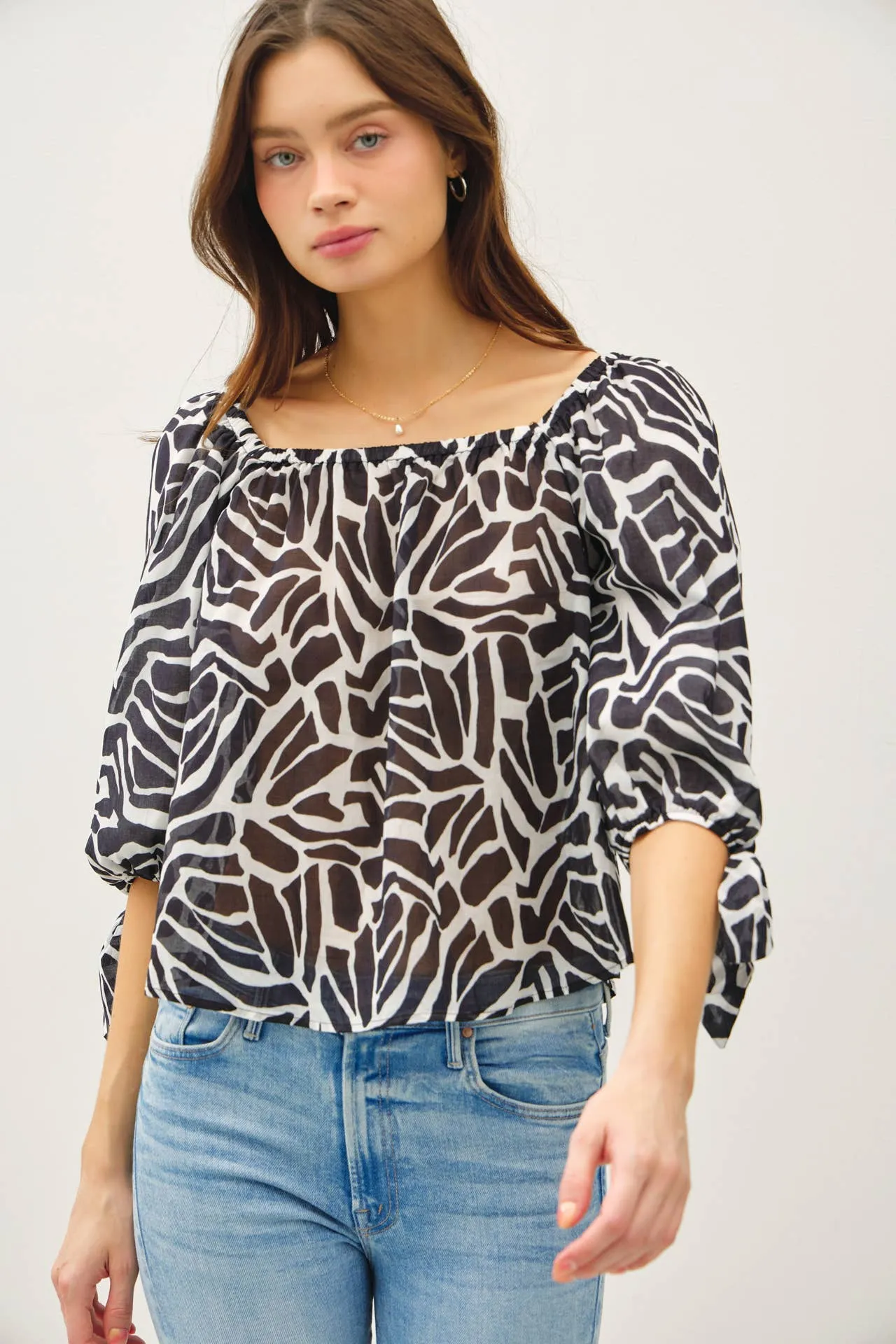 BREEZY, PRINTED 3/4 SLEEVE TOP