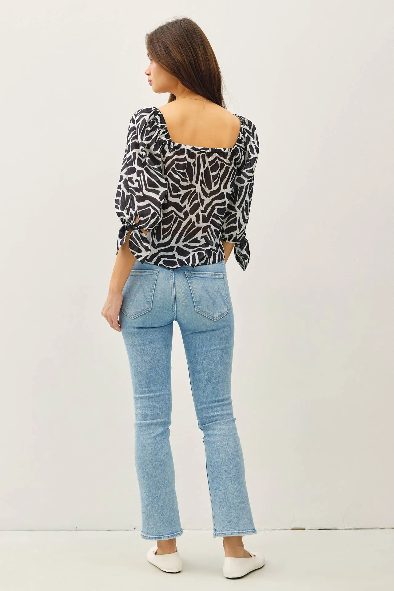BREEZY, PRINTED 3/4 SLEEVE TOP