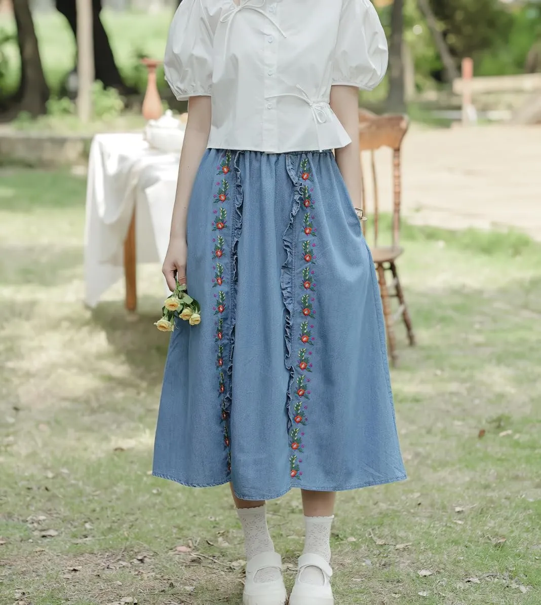 chouyatou Women's Floral Embroidered Elastic Waist Jean Skirt A Line Flared Denim Midi Skirt with Pockets