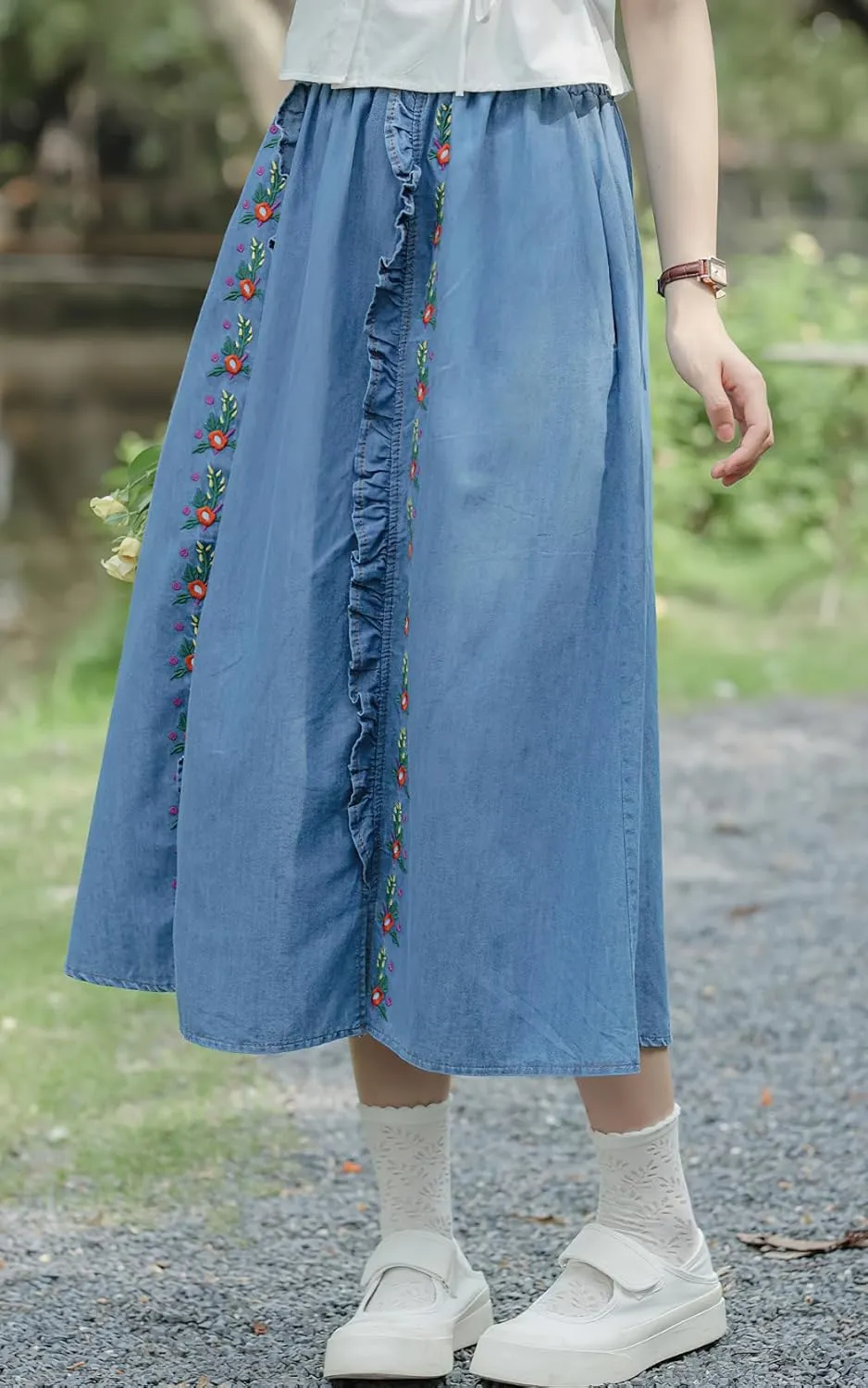 chouyatou Women's Floral Embroidered Elastic Waist Jean Skirt A Line Flared Denim Midi Skirt with Pockets