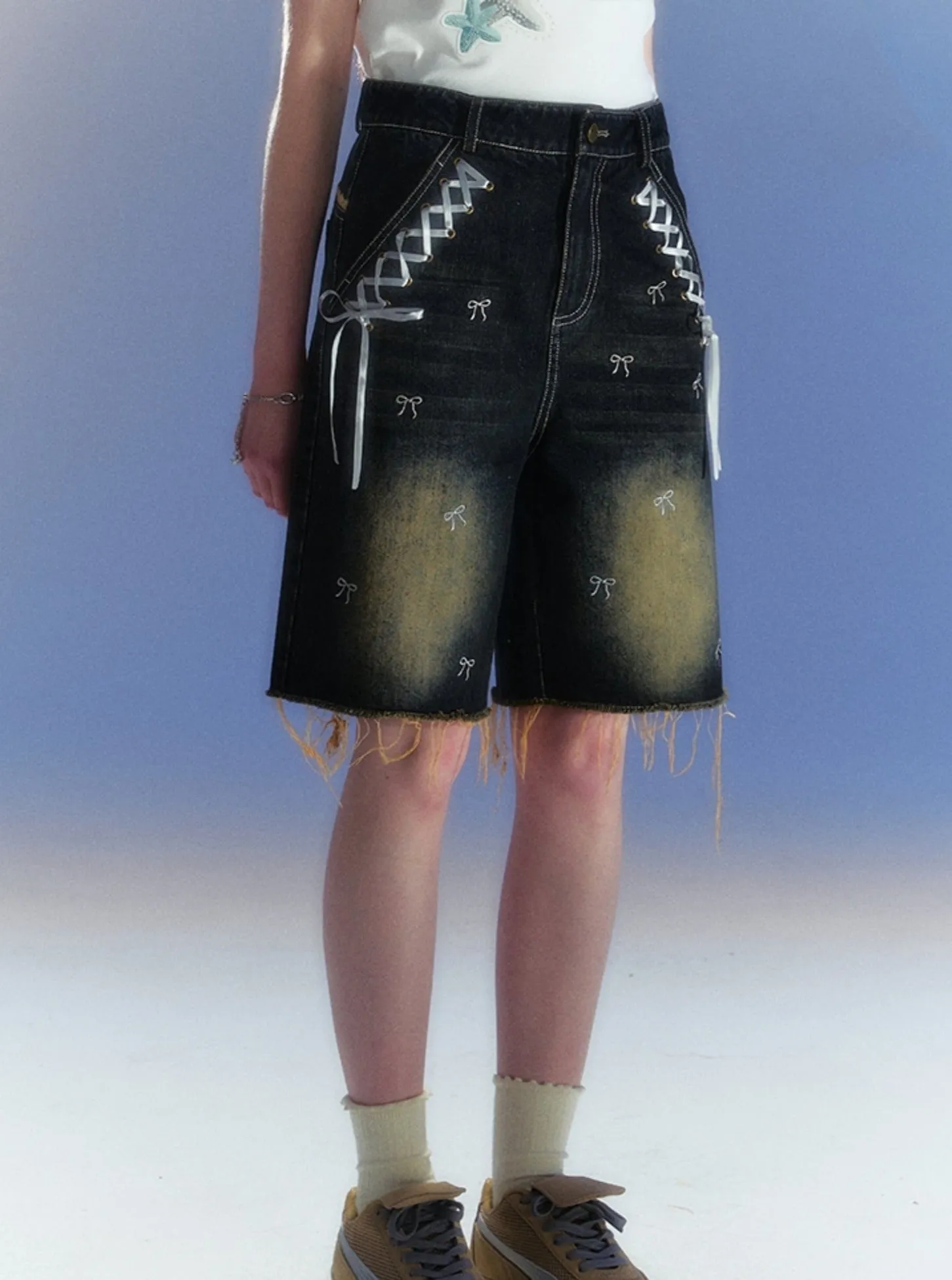 Embroidered Cropped Pants