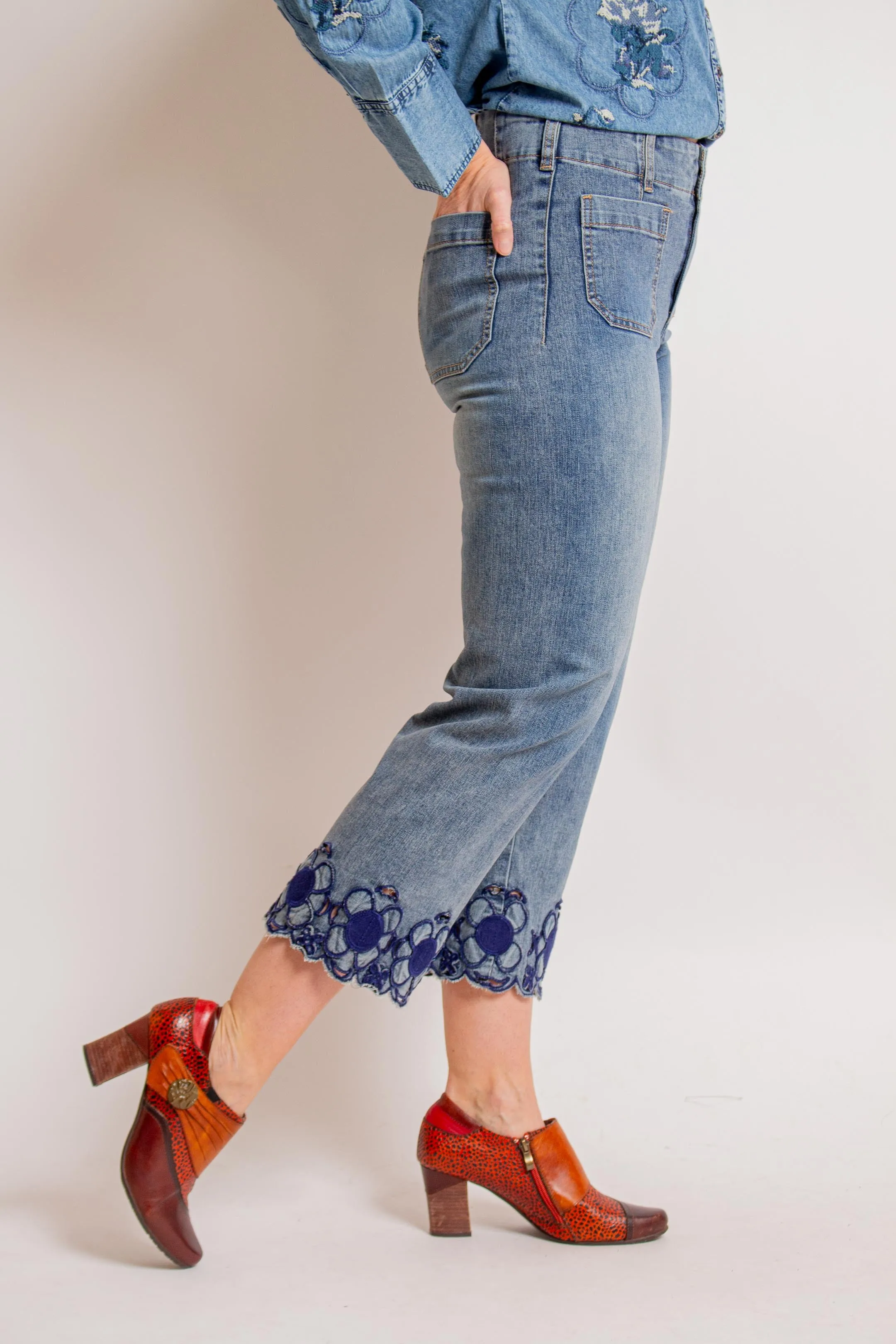 Embroidered hem wide-leg crop jeans
