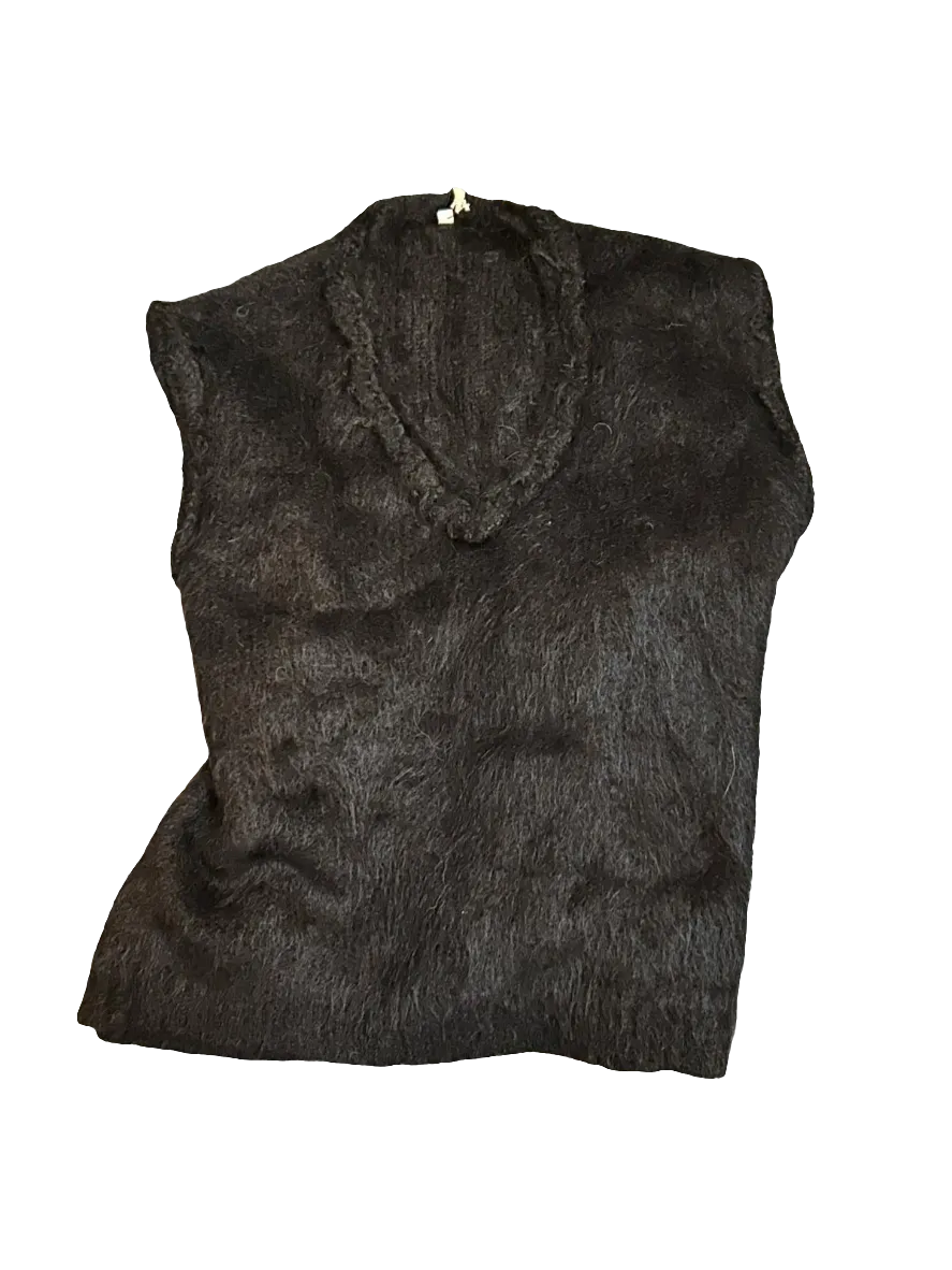 knitted V neck Vest (Alpaca) - Black