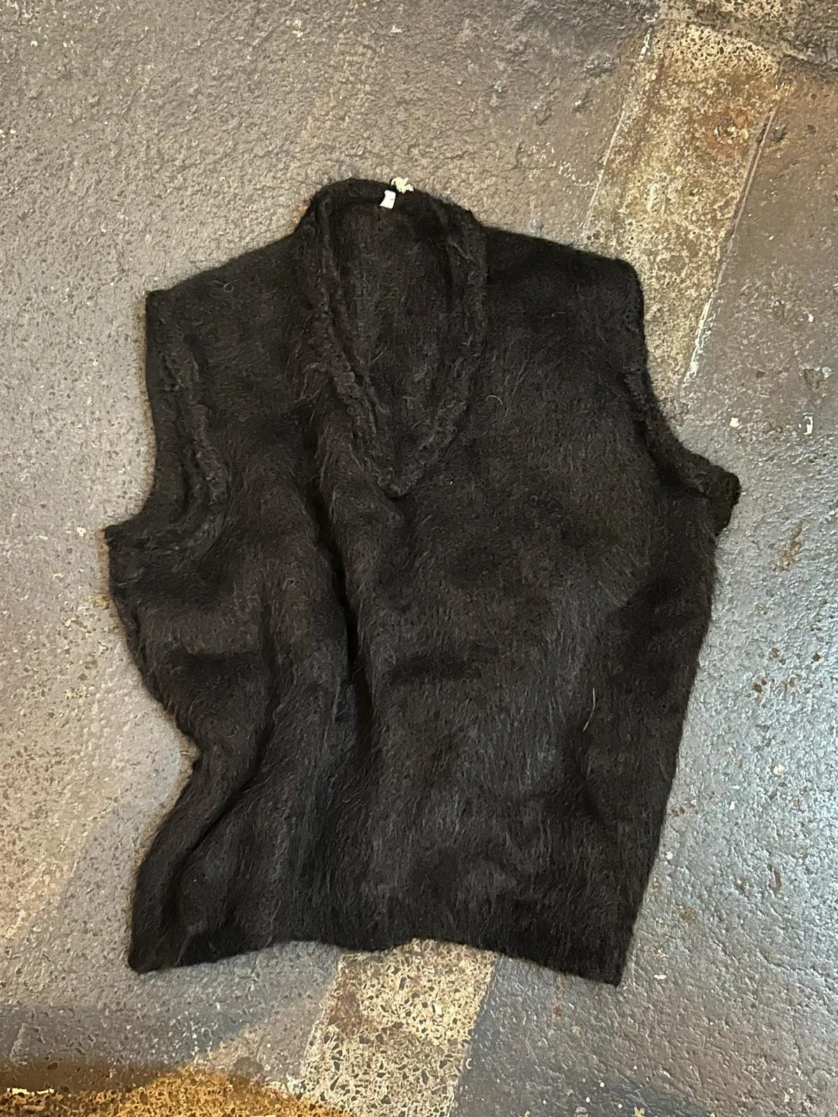knitted V neck Vest (Alpaca) - Black