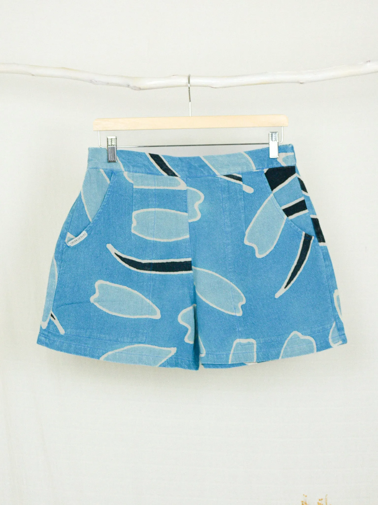Shorts: Large Slim